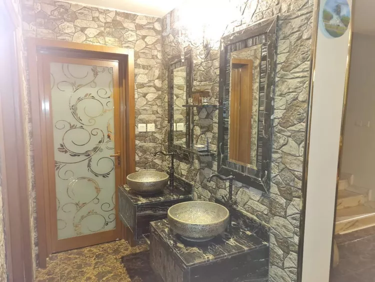 فيلا للبيع في شارع المضمار, حي الوادي, مدينة الرياض, منطقة الرياض صورة 3