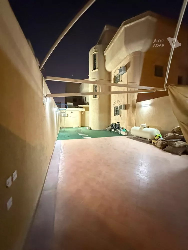 Floor for Rent in Riyadh Al Uraija Al Gharbiyah