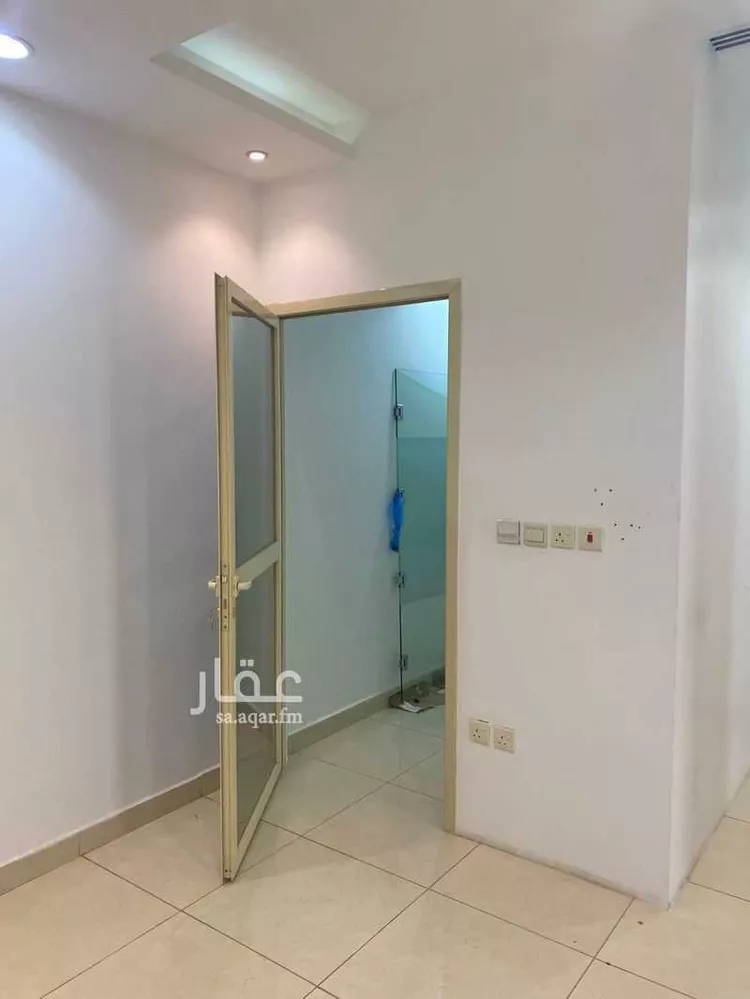مكتب تجاري للإيجار في شارع الملك عبدالعزيز, حي الياسمين, مدينة الرياض, منطقة الرياض صورة 2