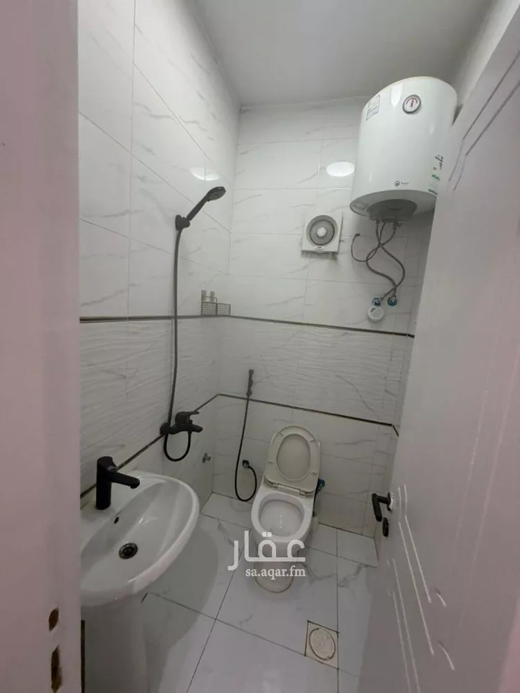 شقة للإيجار في شارع إسماعيل بن مبارك, حي الإزدهار, مدينة الرياض, منطقة الرياض صورة 3