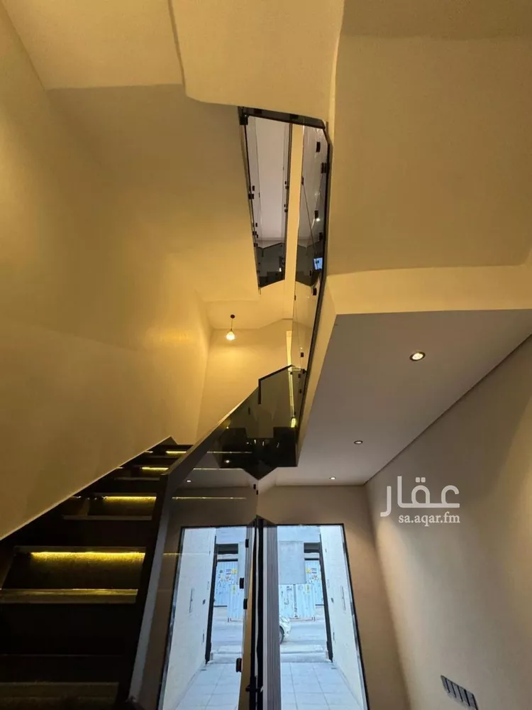 فيلا للبيع في شارع أبي أحمد البناء, حي عكاظ, مدينة الرياض, منطقة الرياض 15