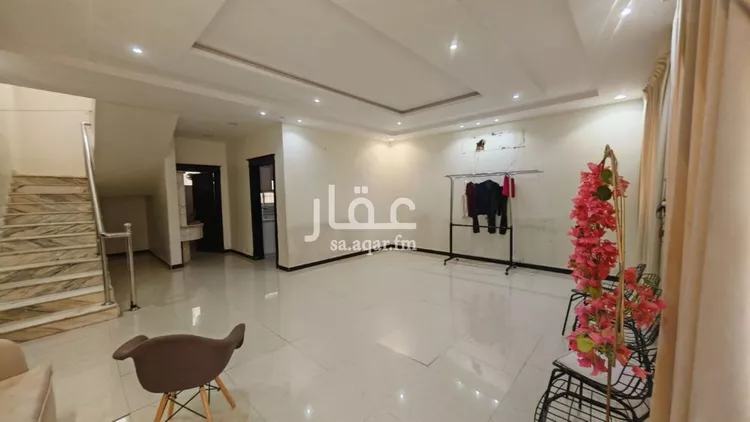 فيلا للإيجار في شارع زينب بنت أبي سلمة, حي الرمال, مدينة الرياض, منطقة الرياض