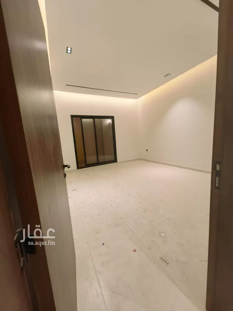 Floor for Rent in Riyadh Okaz 1 صورة
