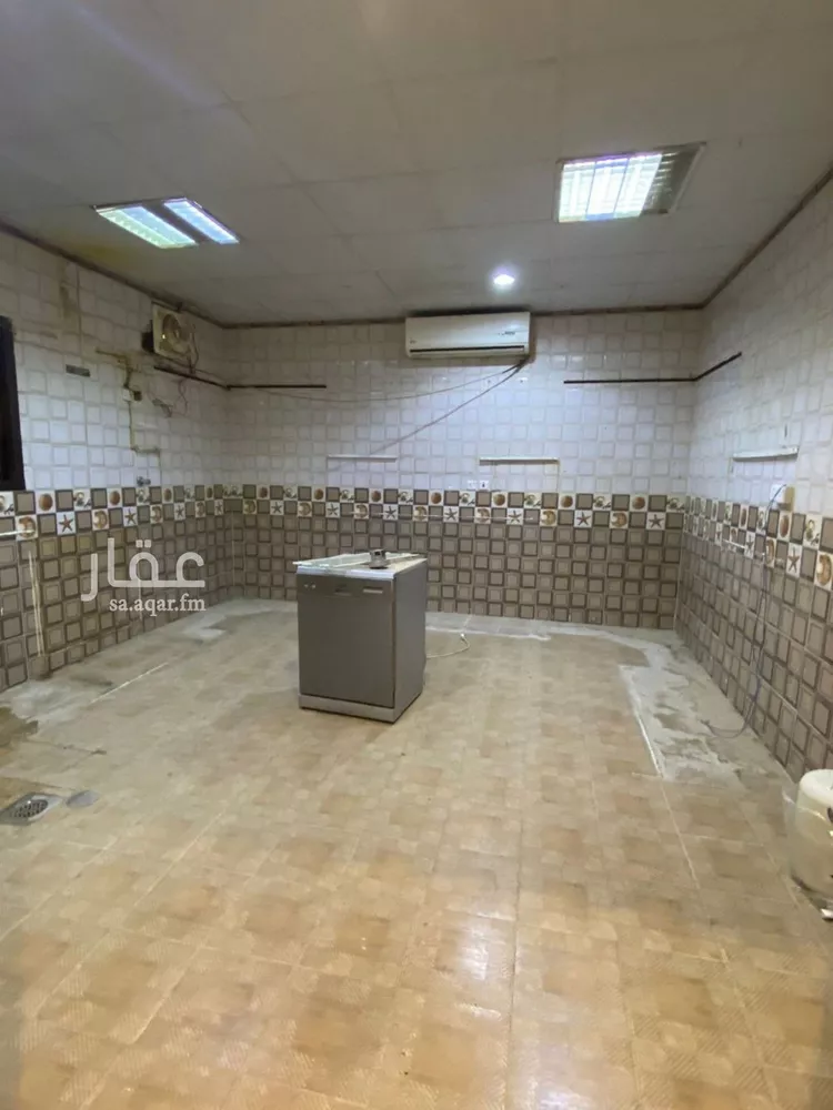 فيلا للبيع في شارع الدفاع, حي إشبيلية, مدينة الرياض, منطقة الرياض صورة 2