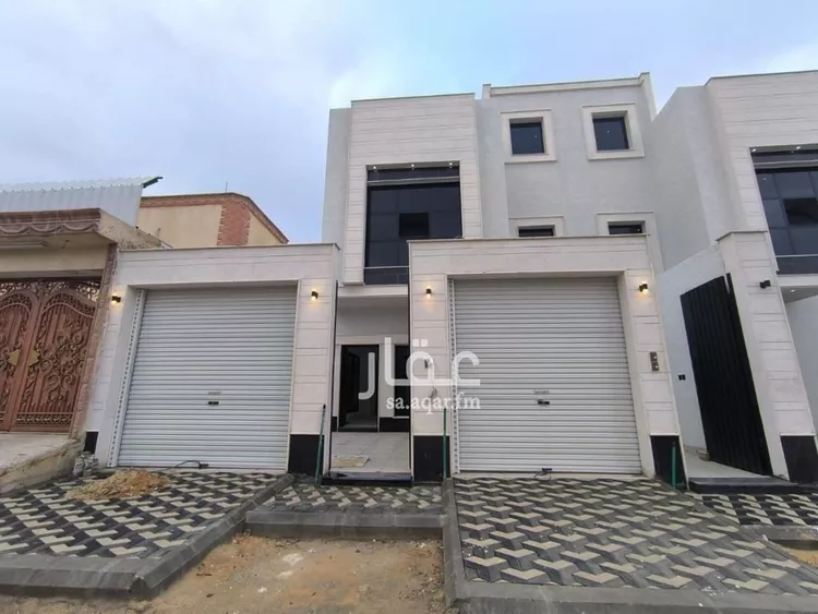 Floor for Sale in Riyadh Al Uraija Al Gharbiyah