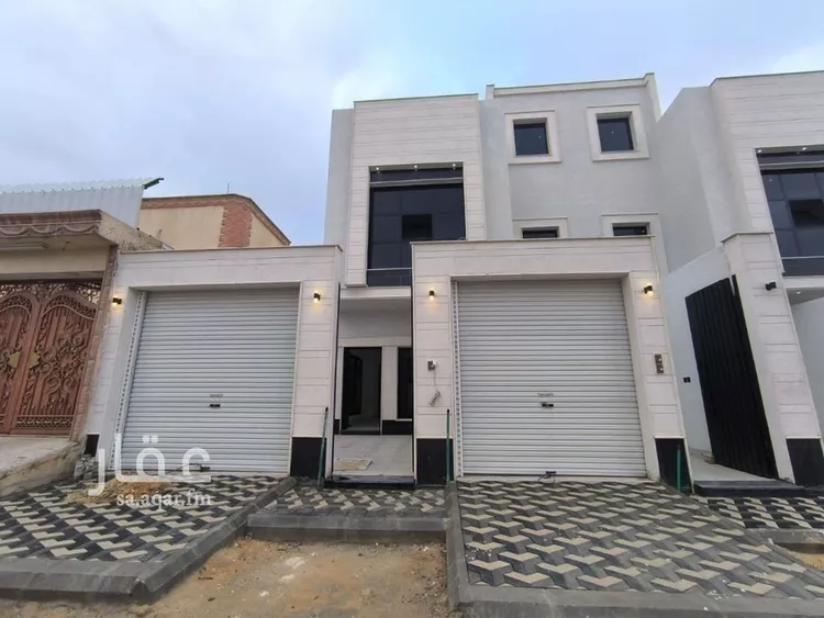 Floor for Sale in Riyadh Al Uraija Al Gharbiyah