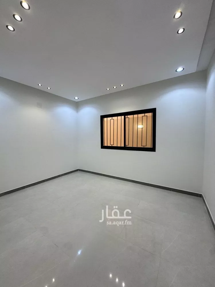 دور للبيع في شارع حسين بن حمد, حي طيبة, مدينة الرياض, منطقة الرياض صورة 2