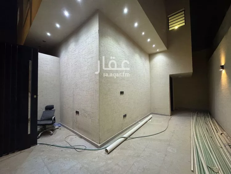 دور للبيع في شارع طريق العزيزية الفرعي, حي العزيزية, مدينة الرياض, منطقة الرياض صورة 2