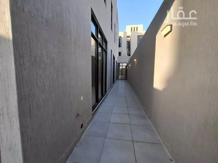 Floor for Sale in Riyadh Ar Rimal 6