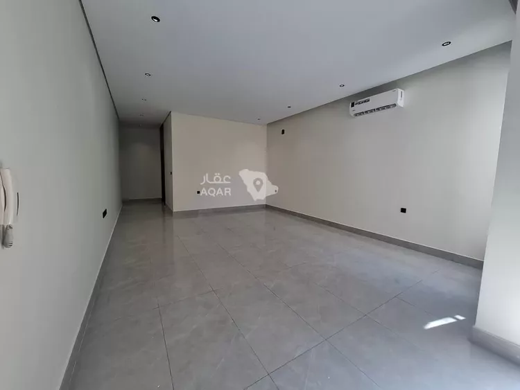 Floor for Sale in Riyadh Al Janadriyah 10
