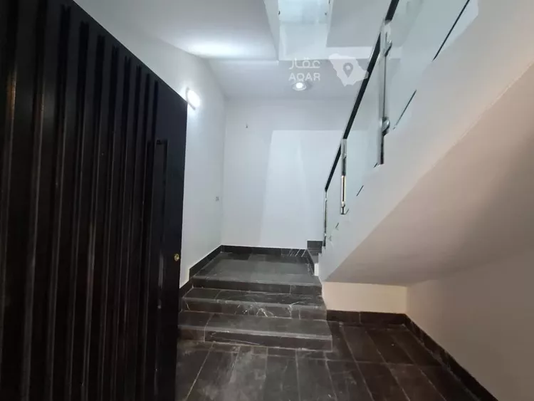 Floor for Sale in Riyadh Al Qadisiyah 9