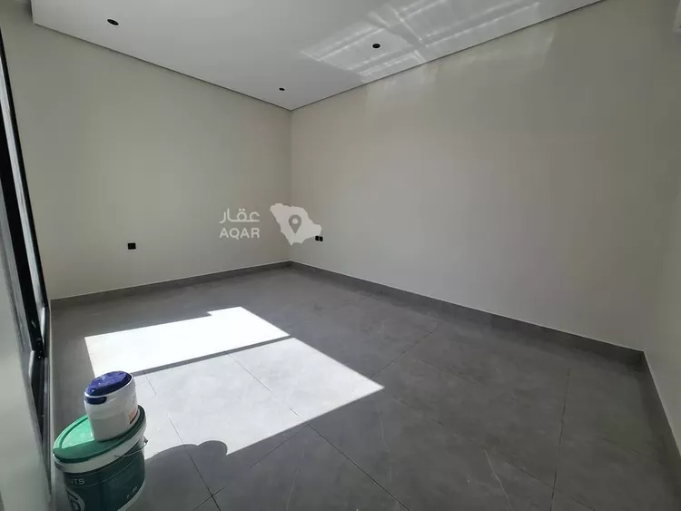 Floor for Sale in Riyadh Al Janadriyah 5