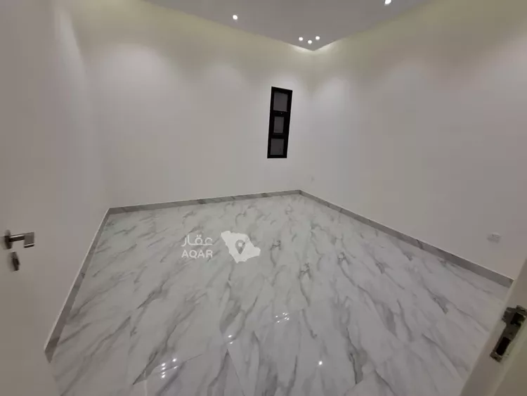 Floor for Sale in Riyadh Al Qadisiyah 2