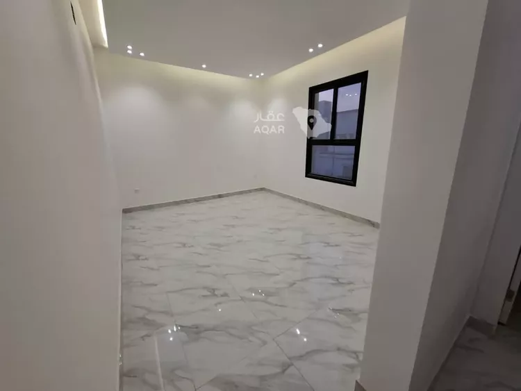 Floor for Sale in Riyadh Al Qadisiyah 12
