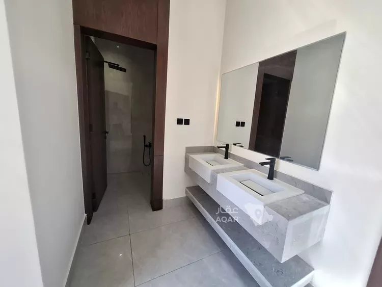 Floor for Sale in Riyadh Al Janadriyah 7
