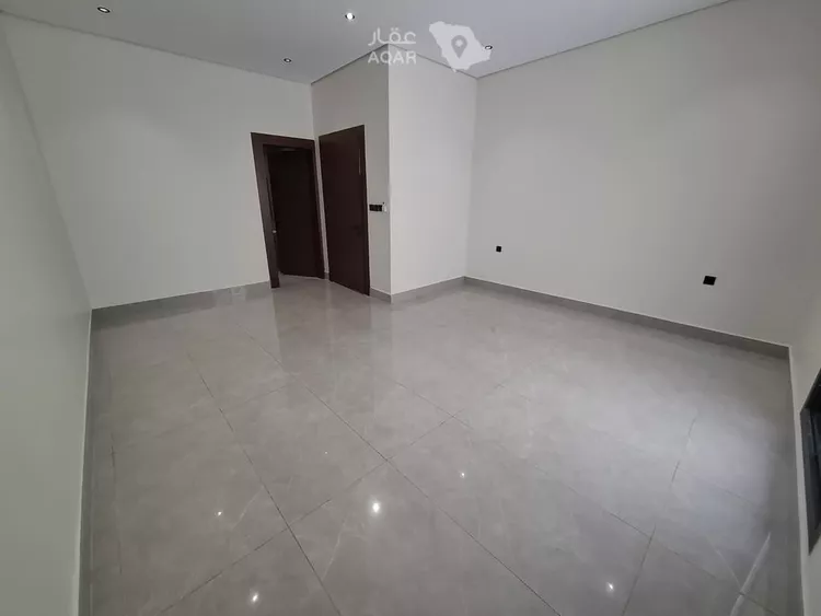 Floor for Sale in Riyadh Al Janadriyah 8
