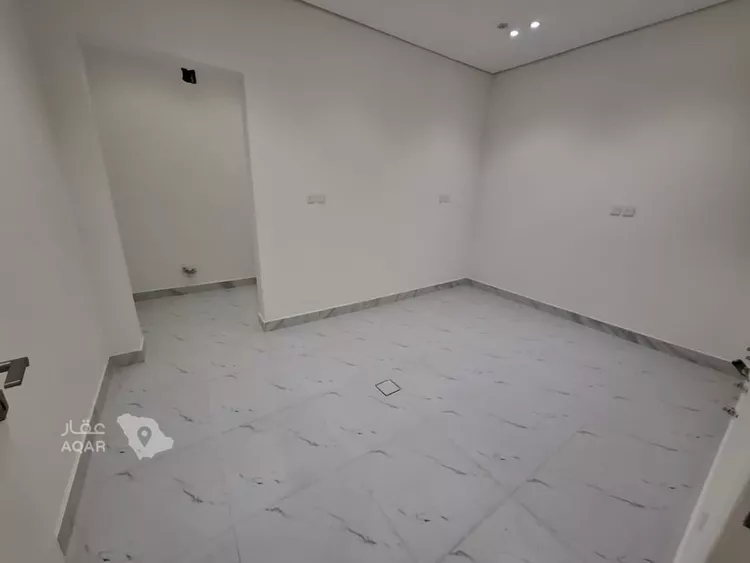 Floor for Sale in Riyadh Al Qadisiyah 3