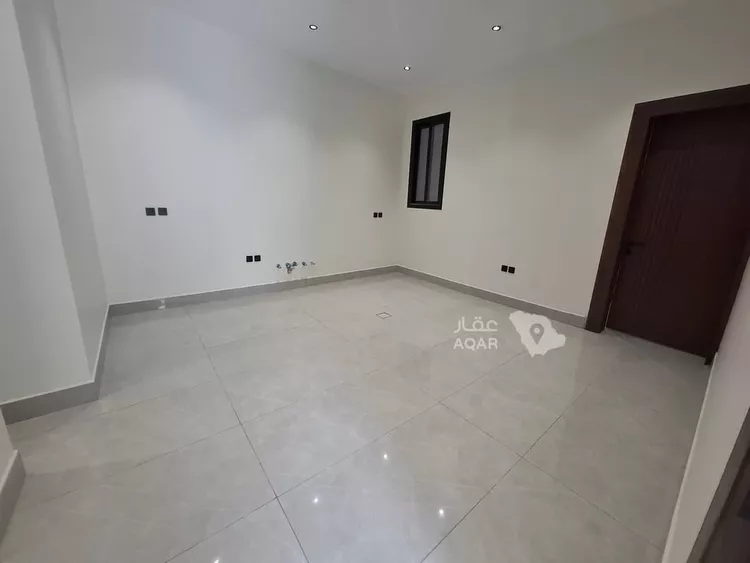 Floor for Sale in Riyadh Al Janadriyah 9