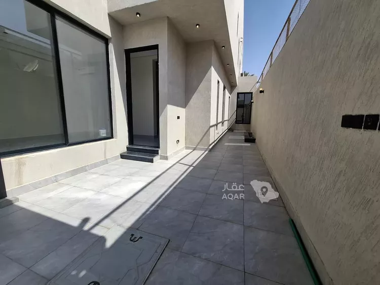 Floor for Sale in Riyadh Al Janadriyah 3