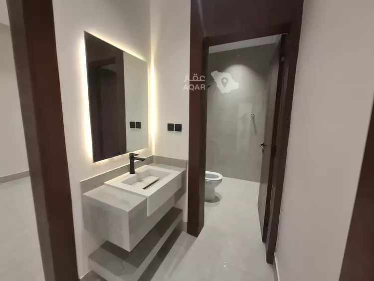 Floor for Sale in Riyadh Al Janadriyah 4