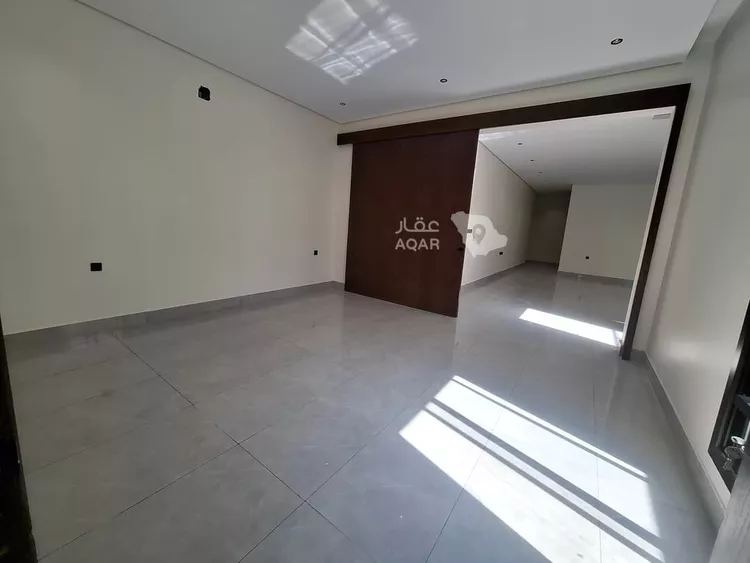 Floor for Sale in Riyadh Al Janadriyah 13