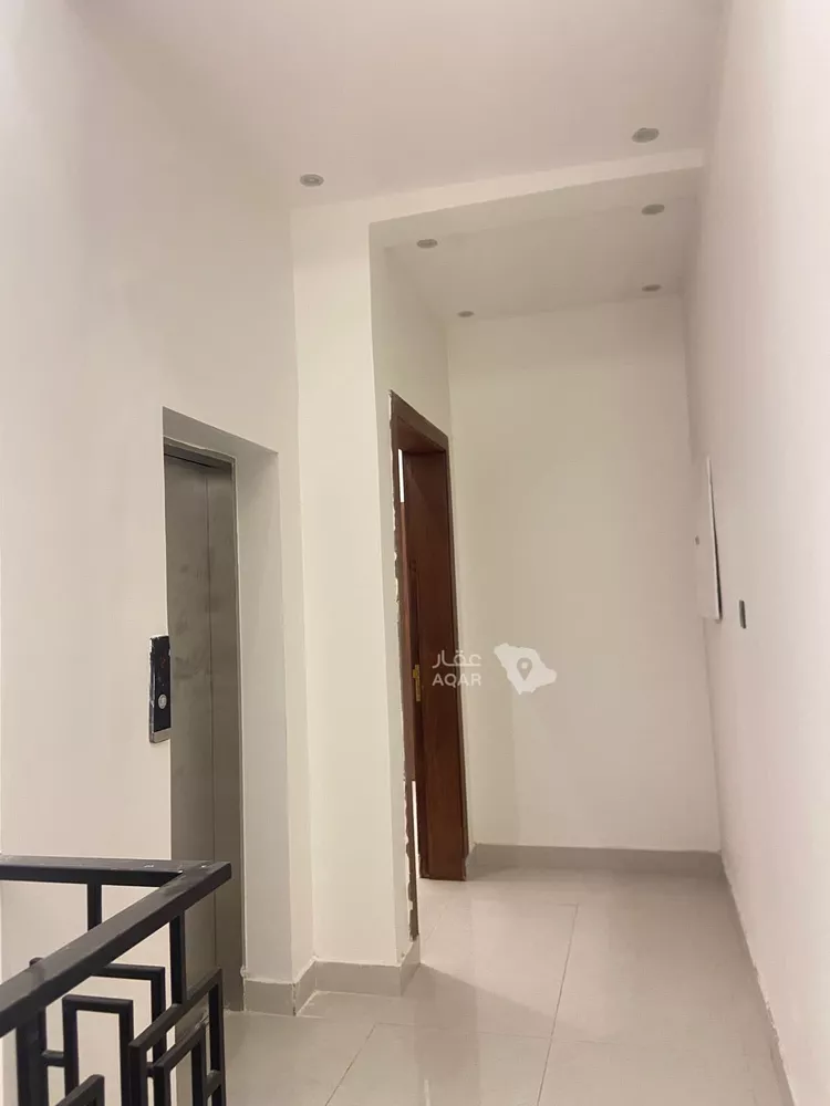 دور للبيع في شارع طريق الإمام مسلم, حي بدر, مدينة الرياض, منطقة الرياض صورة 5