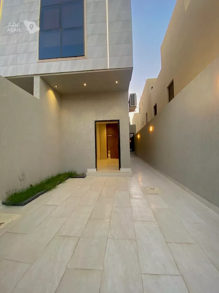Floor for Sale in Riyadh Okaz 7