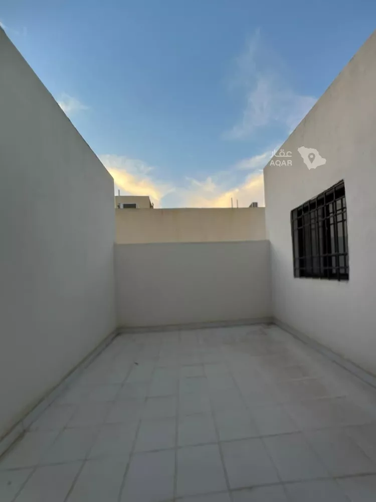 Floor for Sale in Riyadh Badr 4