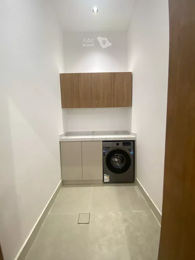 Floor for Sale in Riyadh Okaz 16