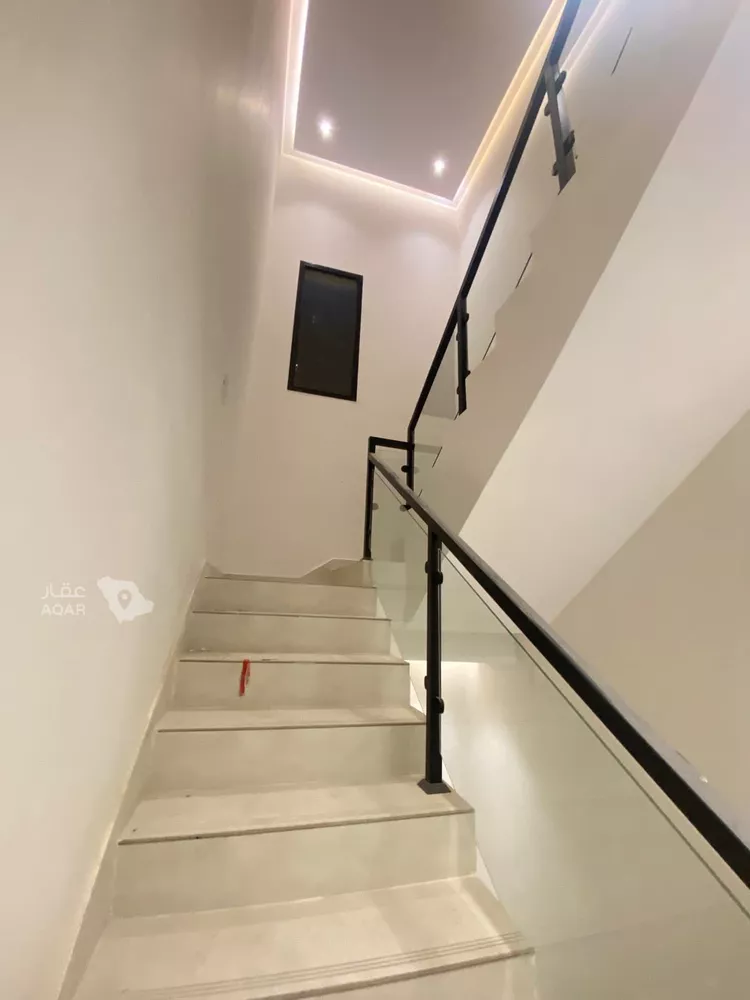 فيلا للبيع في شارع يعقوب بن أبي الفضل, حي عكاظ, مدينة الرياض, منطقة الرياض 18