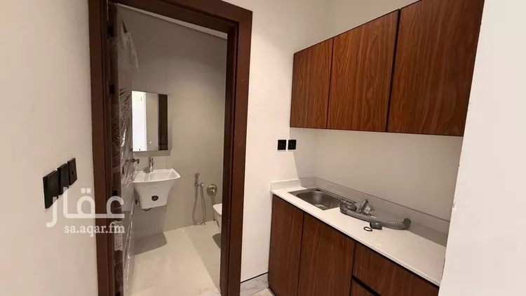 مكتب تجاري للإيجار في شارع الدائري الشرقي الفرعي, حي الفيصلية, مدينة الرياض, منطقة الرياض صورة 4