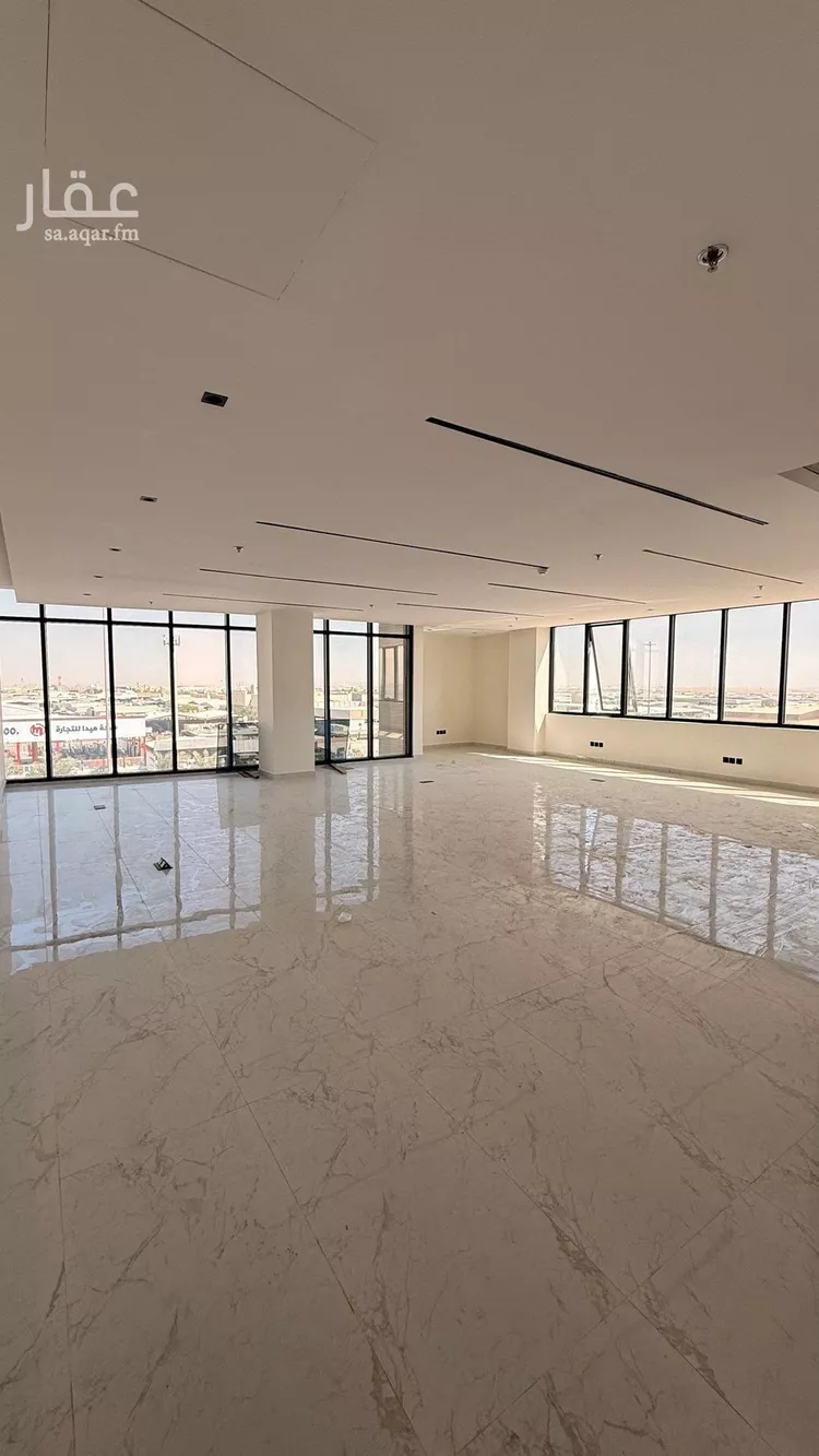 مكتب تجاري للإيجار في شارع الدائري الشرقي الفرعي, حي الفيصلية, مدينة الرياض, منطقة الرياض صورة 2