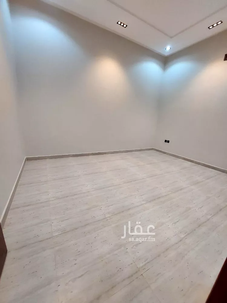 دور للبيع في شارع حسن الفخري, حي عكاظ, مدينة الرياض, منطقة الرياض صورة 5