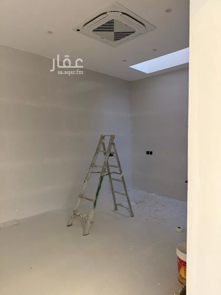 فيلا للبيع في شارع أحمد بن الحسن الأنصاري, حي المهدية, مدينة الرياض, منطقة الرياض صورة 2