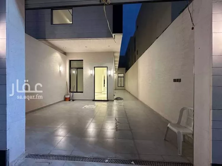 Floor for Sale in Riyadh Ar Rimal 7