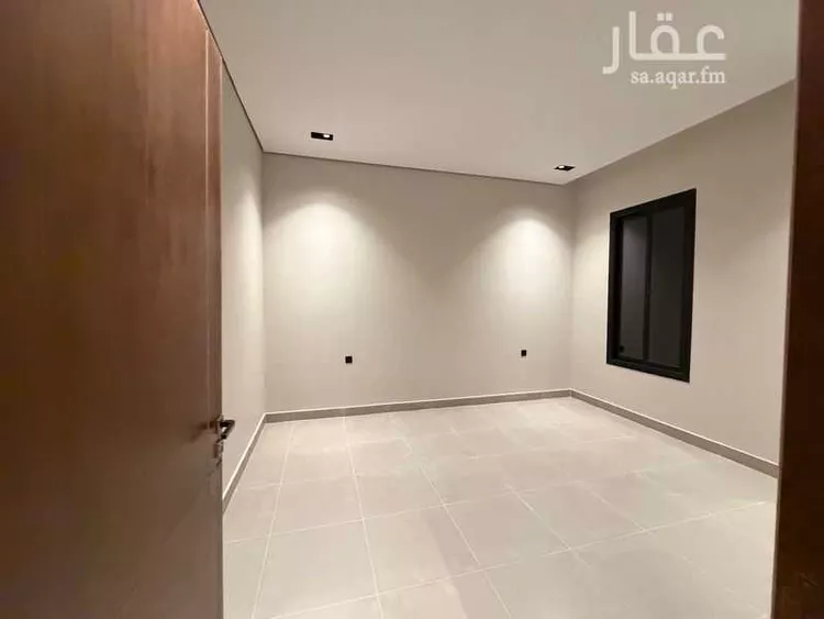 Floor for Sale in Riyadh Al Yarmouk 12