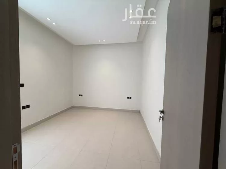 Floor for Sale in Riyadh Al Yarmouk 15