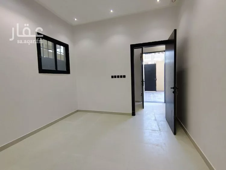 فيلا للبيع في شارع ممر42, حي عكاظ, مدينة الرياض, منطقة الرياض صورة 3