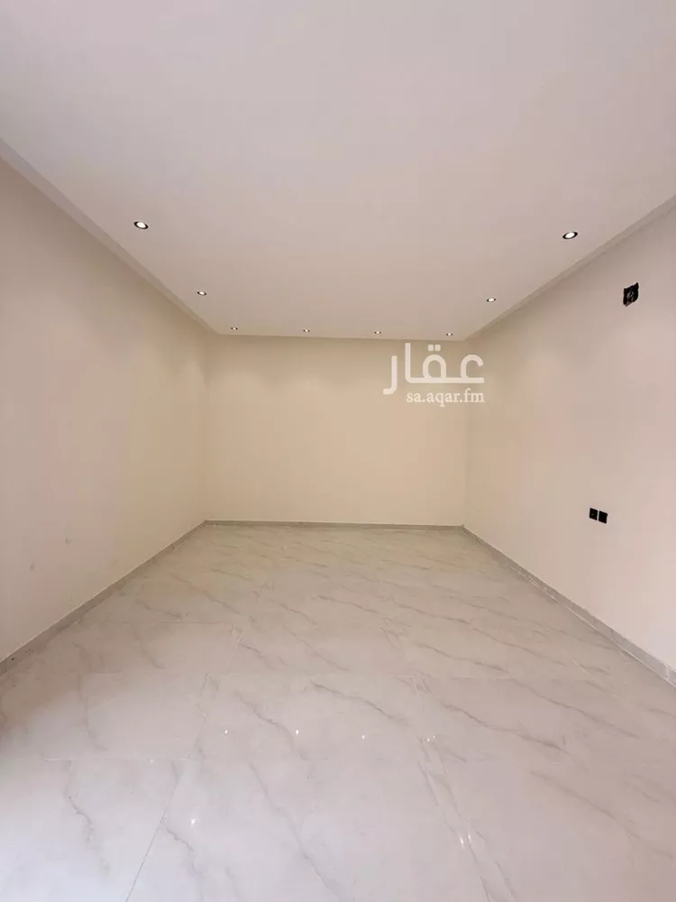فيلا للبيع في شارع عبدالله بافقيه الحضرمي, حي عكاظ, مدينة الرياض, منطقة الرياض 6