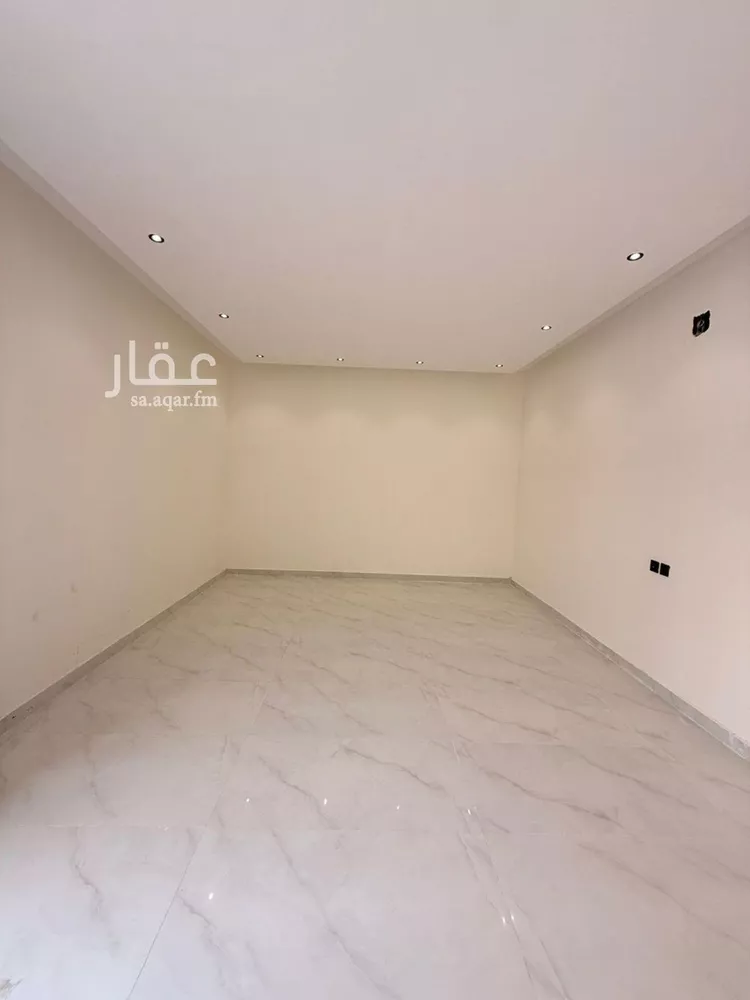 فيلا للبيع في شارع رشيد الليلا, حي عكاظ, مدينة الرياض, منطقة الرياض صورة 5