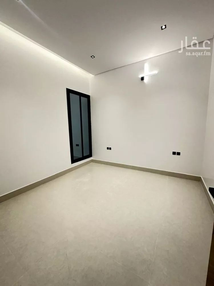 Floor for Sale in Al Muzahimiyah Tuwaiq 18