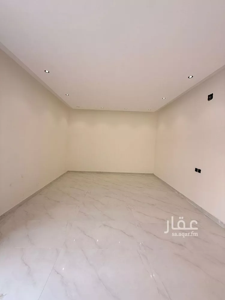 فيلا للبيع في شارع عبدالله بافقيه الحضرمي, حي عكاظ, مدينة الرياض, منطقة الرياض صورة 5