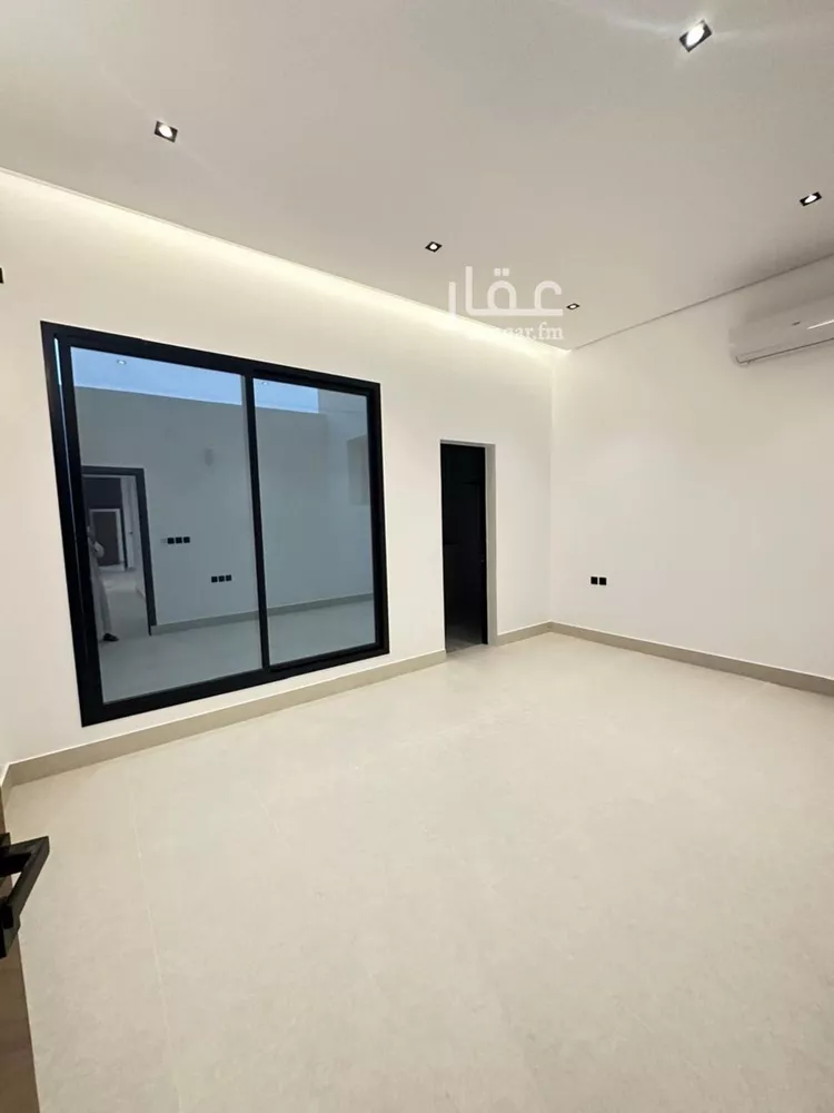 Floor for Sale in Al Muzahimiyah Tuwaiq 21