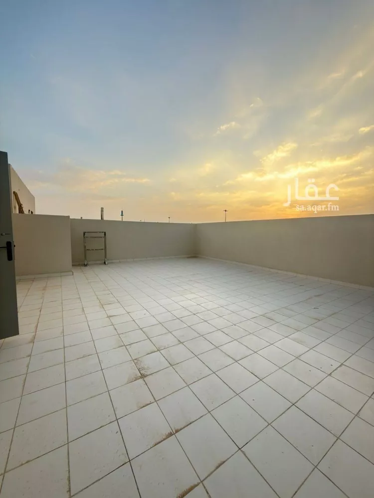 Floor for Sale in Riyadh Dhahrat Namar 24