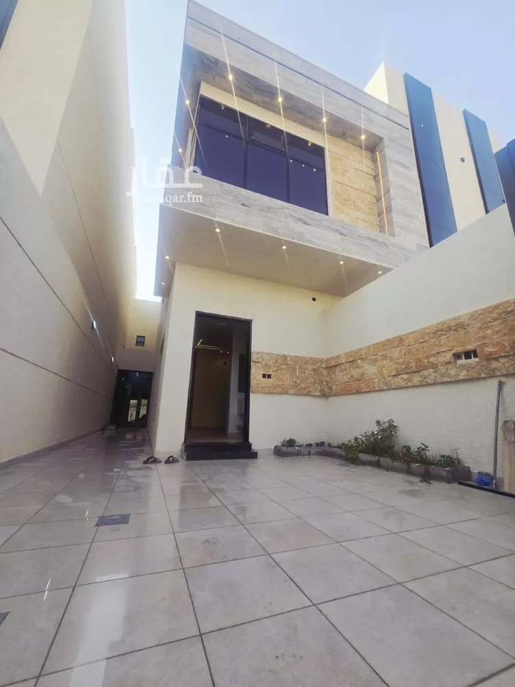 Floor for Sale in Riyadh Dhahrat Namar 17