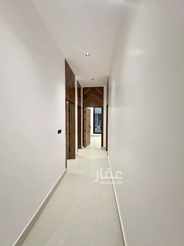 Floor for Sale in Al Muzahimiyah Tuwaiq 17