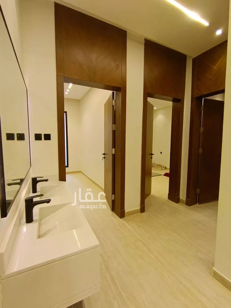 Floor for Sale in Riyadh Dhahrat Namar 21