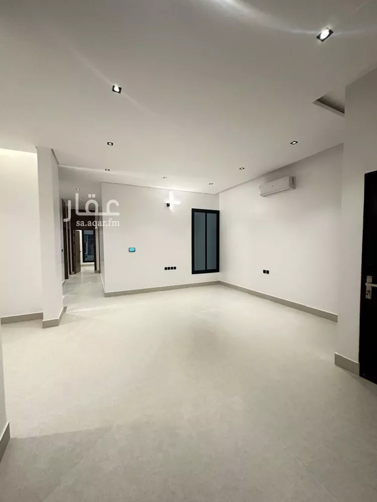 Floor for Sale in Al Muzahimiyah Tuwaiq 6