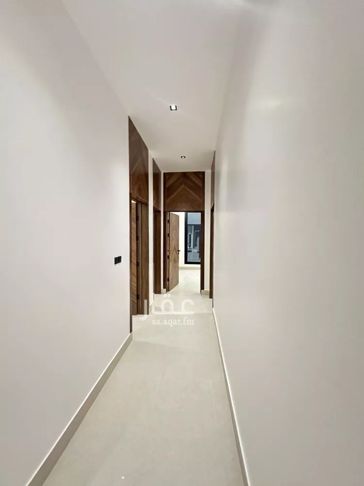Floor for Sale in Al Muzahimiyah Tuwaiq 17
