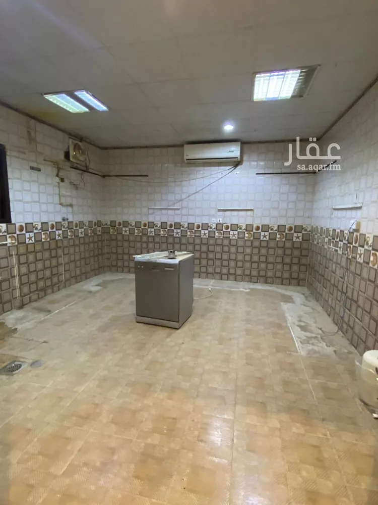 فيلا للبيع في شارع الدفاع, حي إشبيلية, مدينة الرياض, منطقة الرياض صورة 2